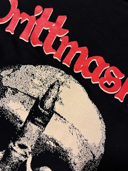 Closeup T-shirt with skull and Drittmaskin logo